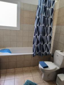 STOP! Book Now 3 Bedroom Large Apartment in Oroklini