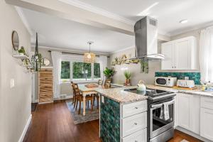 Fenced-in Yard Work From Home Elwyn Park