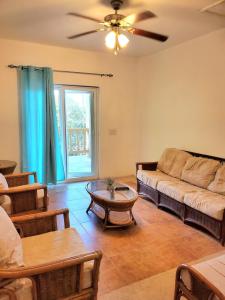 West End condo Shuttle free OW