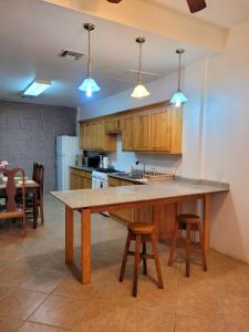 West End condo Shuttle free OW