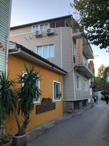 Kaleiçi müstakil benzersiz bahçeli HARİKA EV