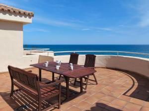 Bermuda Beachfront Living by Lica Homes