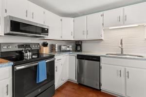 Sunrise Sanctuary Walk to Wallis Ocean Views