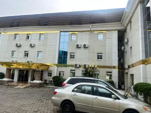 immaculate platinum luxury resort, wuse 2 - Mama