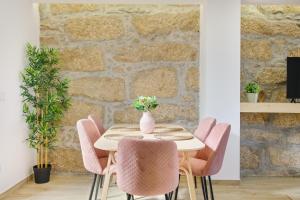 Sunny House with Patio, Walk to Attractions