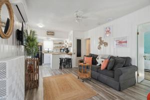 Lorraines Landing 2 Min to Beach Pet-Friendly