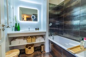 Appartements Balthazar, Parking gratuit, Vue privilegiee sur la Cathedrale, WiFi HD, Centre-Ville de Troyes : photos des chambres