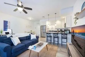 Steps to Beach King Bed Hampton Beach Hideaway - Hampton Falls