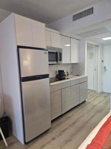 Ocean front paradise studio with ocean view and beach exit