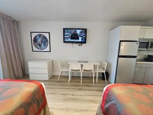 Ocean front paradise studio with ocean view and beach exit