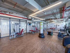 Free housekeeping visits during your stay - StayShort - Bright & Elegant 2BR in Creek Harbour