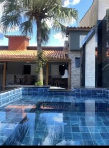 Casa com localização privilegiada, piscina e churrasqueira - Condomínio Morada da Praia