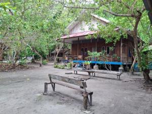 Awom Brothers Dive Homestay