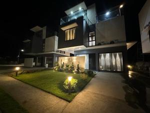 3 Storey Modern Contemporary Guest House