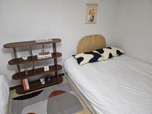 It is a 3-minute walk from Chungmuro Station, near Myeong-dong,Breakfast provided for more than 5 nights, and luggage storage services are included