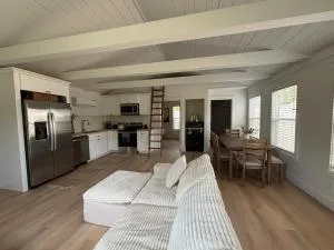 Luxury BoilingSprings Getaway - 加夫尼