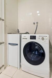 Chic City Apartment, Great Amenities and Location