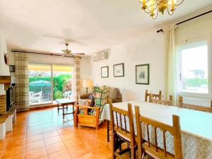 Casa adosada en segunda linea de Mar - ES-9-183