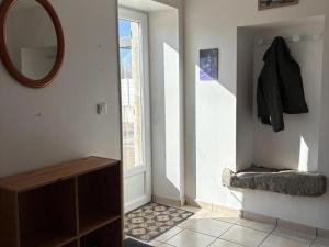 Maisons de vacances Gite chaleureux avec jardin clos en Auvergne - FR-1-489-573 : photos des chambres
