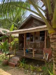 The Nipah Chalet - Kampung Mawar