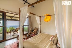 Under The Stars by StayVista - 3BHK Mountain-View Cottage with Bar