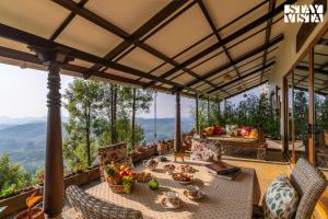 Under The Stars by StayVista - 3BHK Mountain-View Cottage with Bar