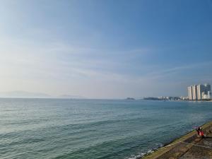Bright & Spacious Apt 2BR 2Bath - Balcony 60m2 - 5 min to beach