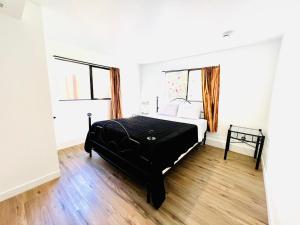 Charming 2-bedroom and 1 Full bath basement apartment with WiFi and AC in lovely Edmonds