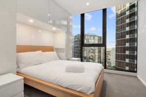 2BR Prime Spot! Steps from Crown & Yarra River