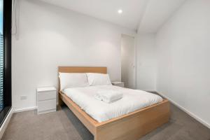 2BR Prime Spot! Steps from Crown & Yarra River