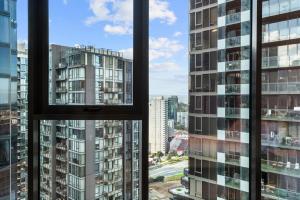 2BR Prime Spot! Steps from Crown & Yarra River