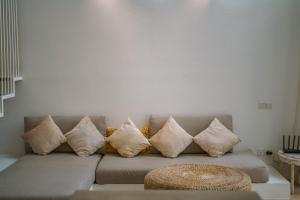 Villa RIZR: Industrial 3BR villa nearby Berawa Beach