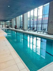ADEK Apartments CBD -Free Parking, Pool, Gym & Sauna