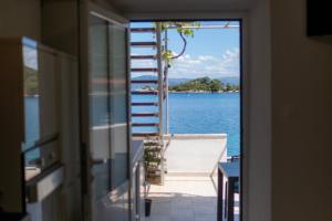 Sunny Apartment Octopus