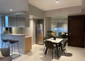 uptown parksuites tower 2