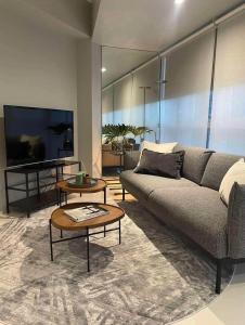 uptown parksuites tower 2