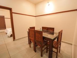 Oasis Apartment with Pool in Vythiri