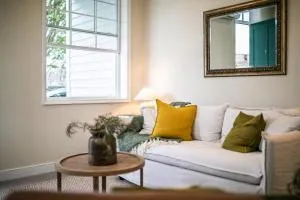 3 Bed Family Retreat Classic Charm With Park Views - 基督城