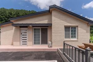 Jeju Albam Oreum House Pension