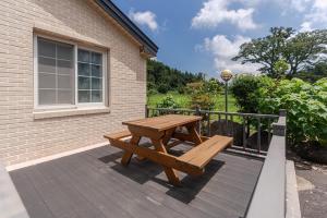 Jeju Albam Oreum House Pension