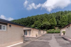 Jeju Albam Oreum House Pension