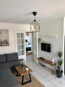 Appartements Beautiful 2-room with pool, wifi, Netflix : photos des chambres