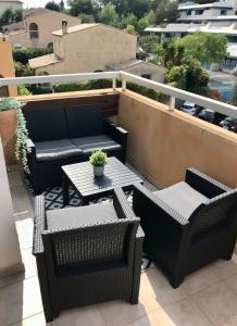 Appartements Beautiful 2-room with pool, wifi, Netflix : photos des chambres