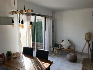 Appartements Beautiful 2-room with pool, wifi, Netflix : photos des chambres