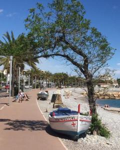 Appartements Beautiful 2-room with pool, wifi, Netflix : photos des chambres