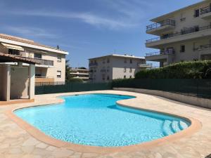 Appartements Beautiful 2-room with pool, wifi, Netflix : photos des chambres