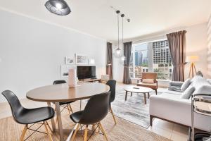 Vibrant 1BR APT with Burj Khalifa View