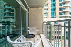 Vibrant 1BR APT with Burj Khalifa View
