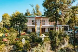 THE HIMALAYAN WOODS, CHAUKORI - Lumsāl