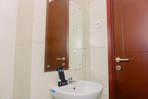 Homey and Modern Look 1BR at Asatti Apartment By Travelio